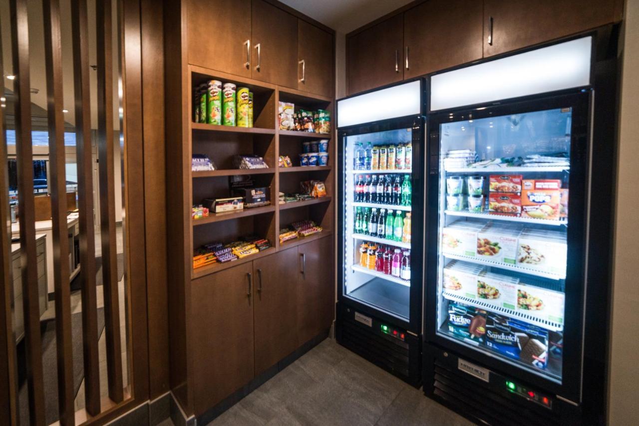 快捷假日套房酒店 - 西埃德蒙顿购物中心区 外观 照片